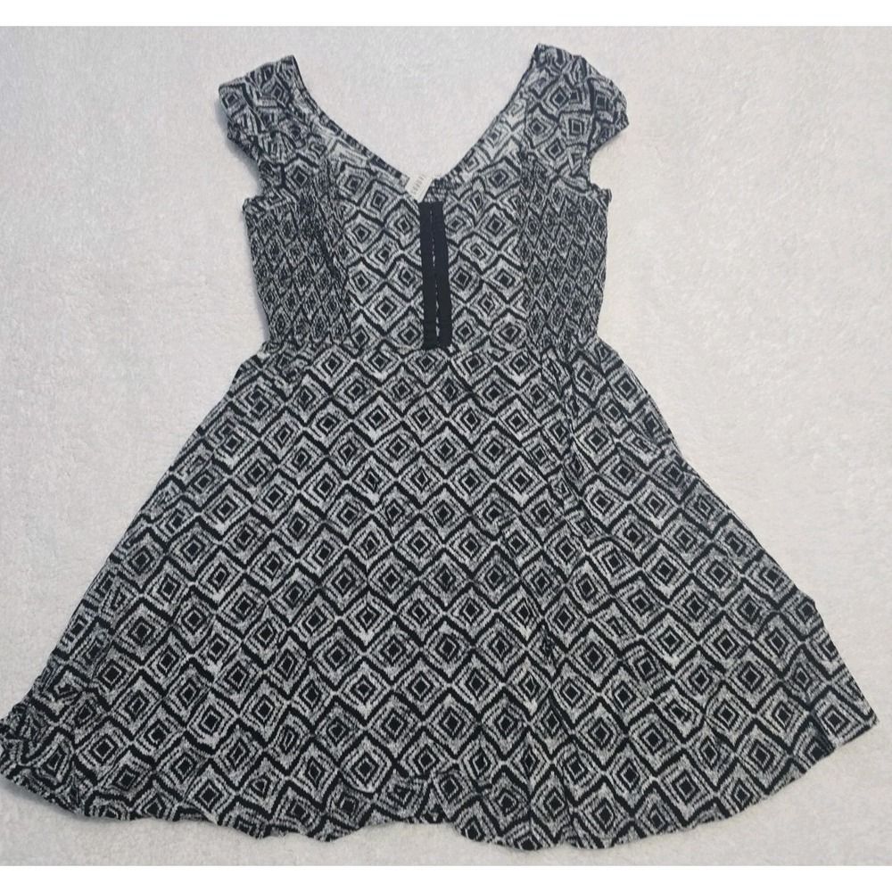 Aeropostale Cap Sleeve Smocked Skate Dress XS Black And White Geometric Design